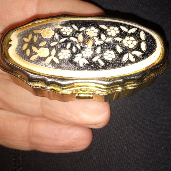 Vintage Ladies Cigarette Holder Pocket Ashtray Old Jewelry Metal Tin - Picture 4 of 9